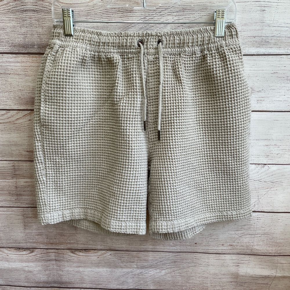 NEGATIVE SPACE‎ TEXTURED SHORTS IN CREAM